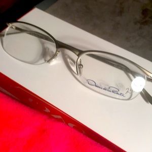 Oscar de La Renta semi rimless small ladies glasses. Silver. Never owned. LR136